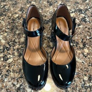 Ladies Easy Spirit Black patent leather shoes. Size 7